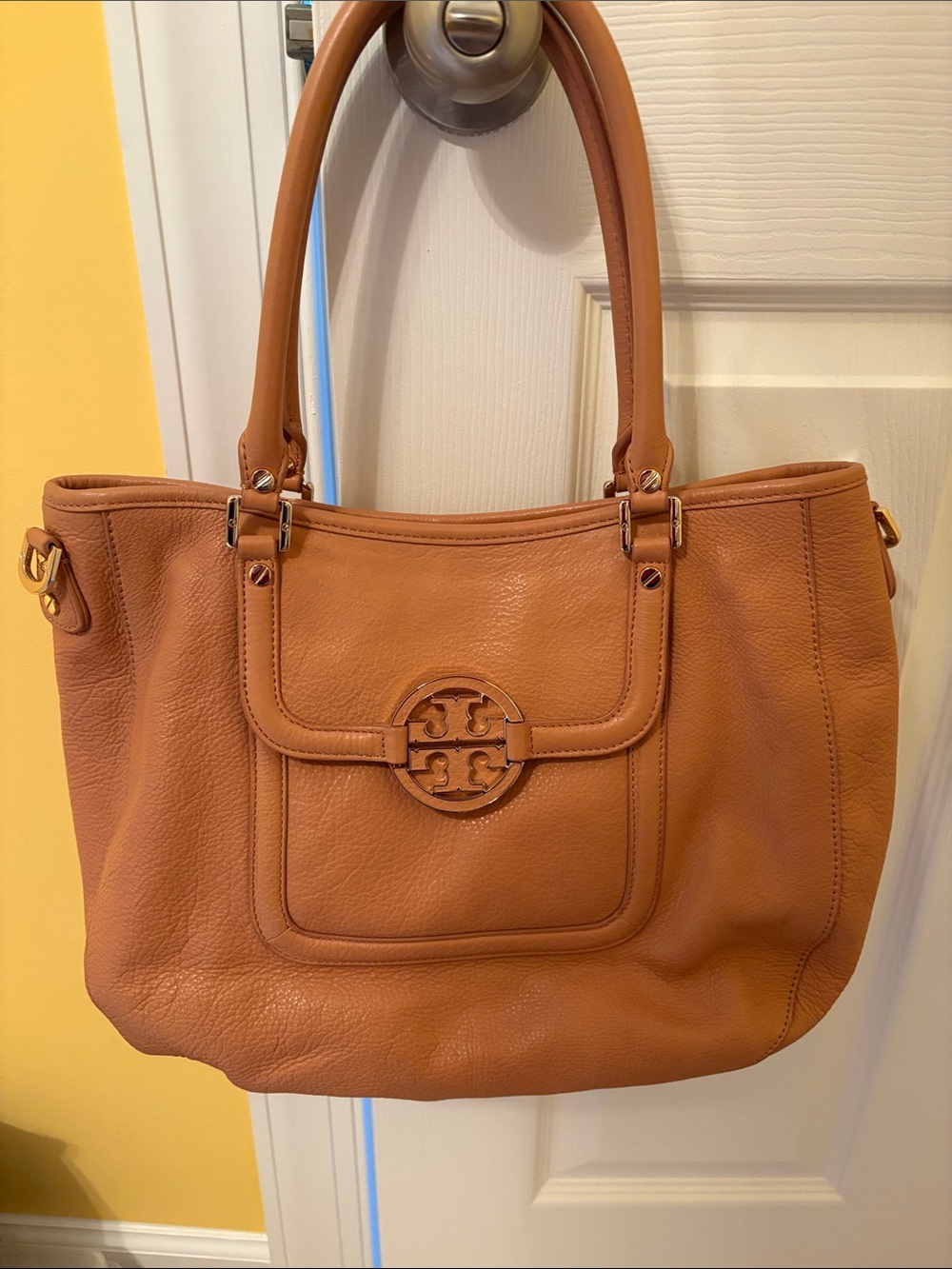 Tory Burch Amanda Leather Bag - Picture 2 of 13